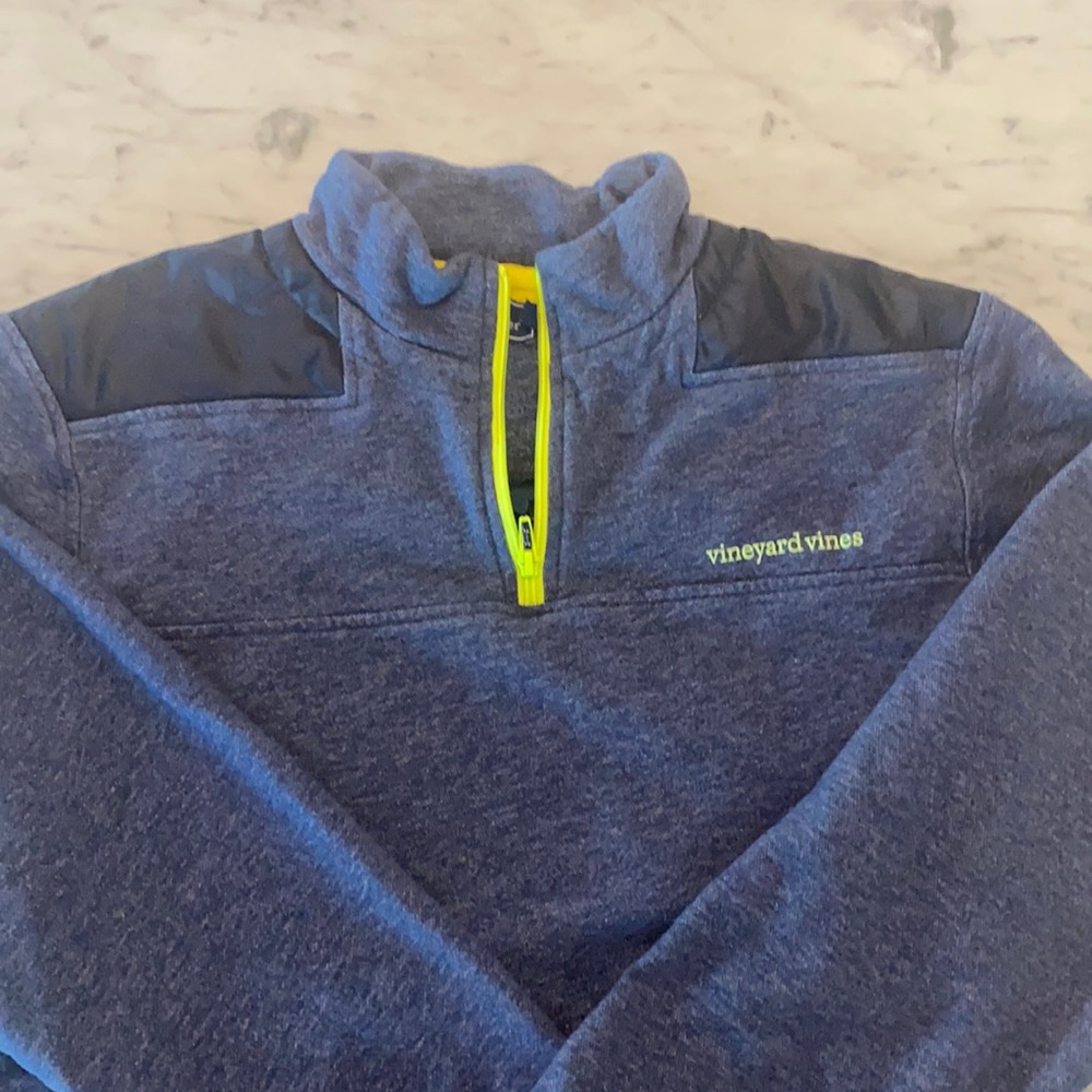 Men’s Vineyard Vines Shep Quarter zip. Size M